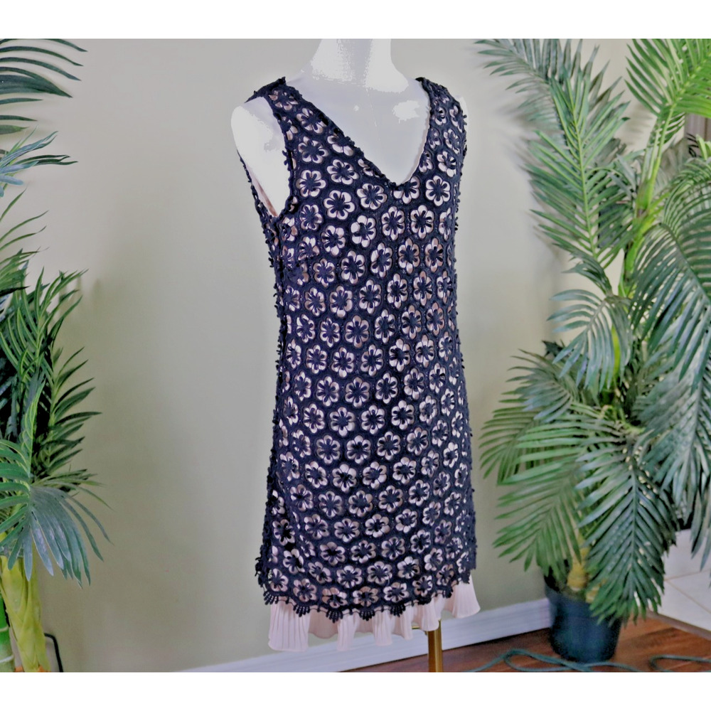 HD in Paris Dress Women 6 3D crochet on slip dress liner pleated stretch hem